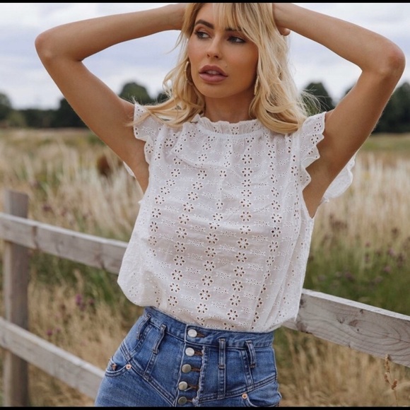 🔥💥CLEARANCE SALE⚡️🌟FELICITY Eyelet Flutter Sleeve Top🎉HP! - Picture 3 of 7